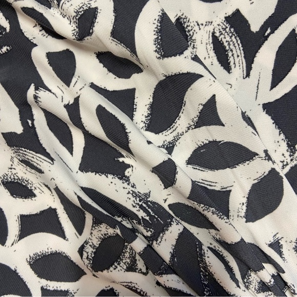 Lauren Ralph Lauren Grey and White Ruched Wrap Dress Size 8 V Neck Bodycon - Picture 10 of 13